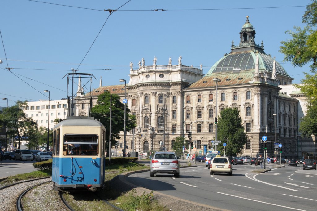 J-Wagen 721 `Der Heidelberger´ am 11.09.10 am Justizpalast