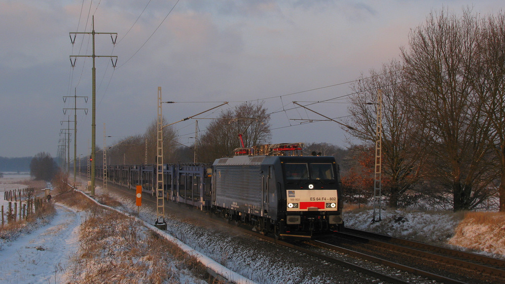 Ja, drauen ist gerade der Sommer am beginnen, aber ich hab noch einiges auf der Festplatte, was ich hier uploaden mchte. Also los: Hier ist 189 802 von PKP Cargo gerade mit einem leeren Autozug von Aachen nach Polen unterwegs und passiert dabei am 03.02.2012 die Ortschaft Diedersdorf.