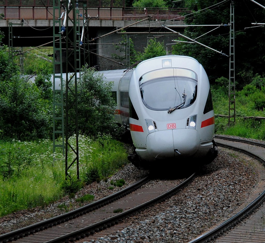 Ja was kommt denn da um die Ecke gekrochen ... Der am 17.06.2011 getaufte 411 063  Ostseebad Binz  fuhr am 20.06.2011 die S�drampe des Frankenwalds hinunter.