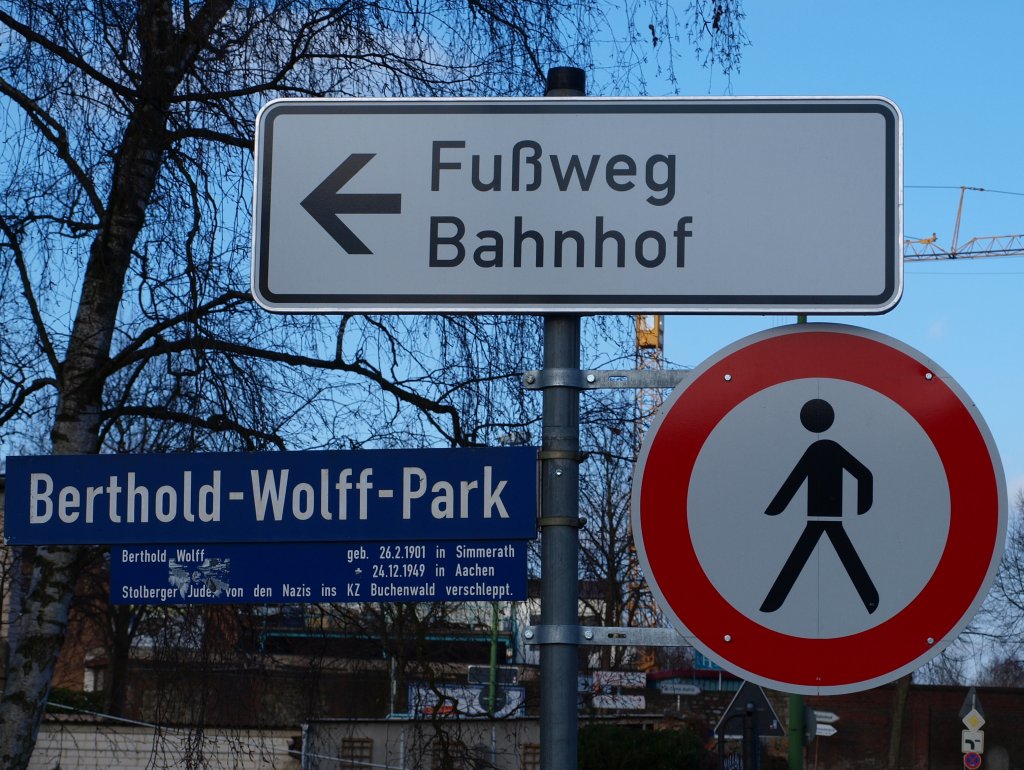 Ja watt den nu? Gesehen in der Nhe des Stolberger Hbf am Berthold Wolff Park. brigens geht es nach rechts zum Bahnhof.
