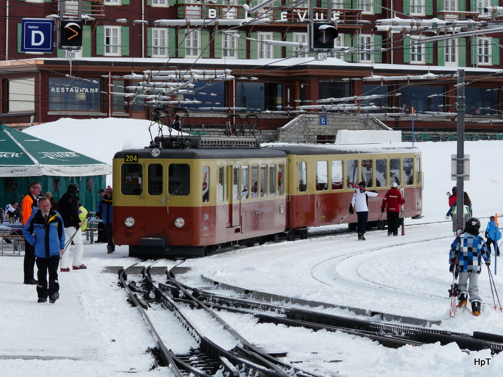 JB - Triebwagen BDeh 2/4 204 mit Steuerwagen Bt 31 im Bahnhofsareal auf der Kleinen Scheidegg am 25.02.2011
