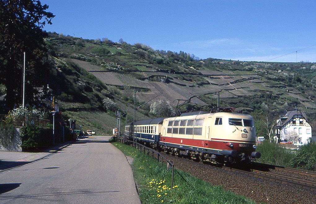 Jede Stunde, jede Klasse: 103 240 bei Oberwesel, 23.04.1988.