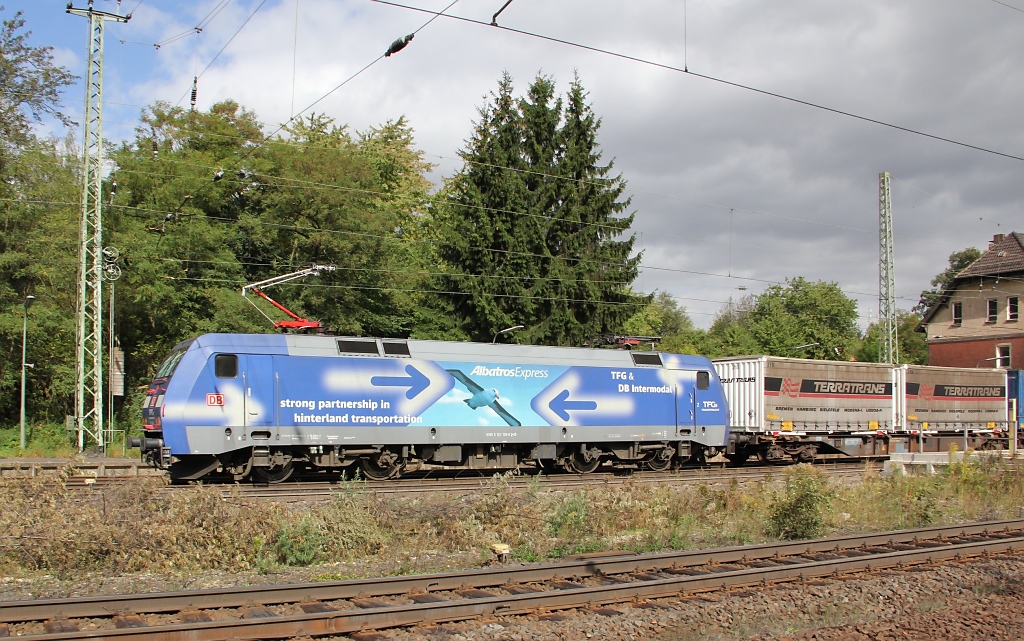 Jeden Tag ein Albatros... 152 136-8 war am 13.09.2011 mit Aufliegern in Richtung Sden unterwegs. Aufgenommen in Eichenberg.