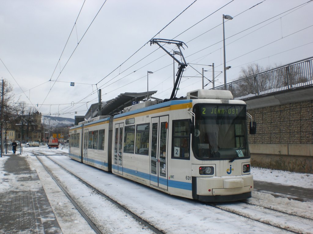 Jena: Straenbahnlinie 2 nach Jena-Ost am Paradiesbahnhof.(28.1.2010)