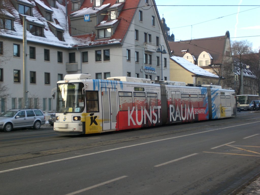 Jena: Straenbahnlinie 2 nach Winzerla an der Haltestelle Steinweg.(28.1.2010)