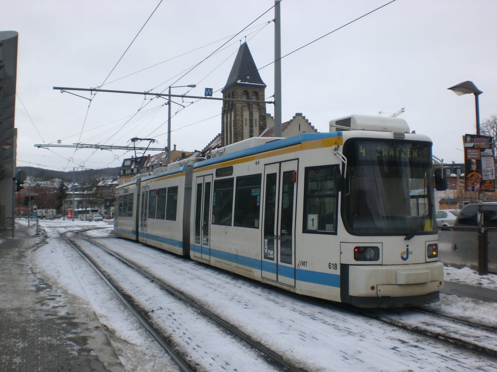 Jena: Stra�enbahnlinie 4 nach Zw�tzen Schleife am Paradiesbahnhof.(28.1.2010)