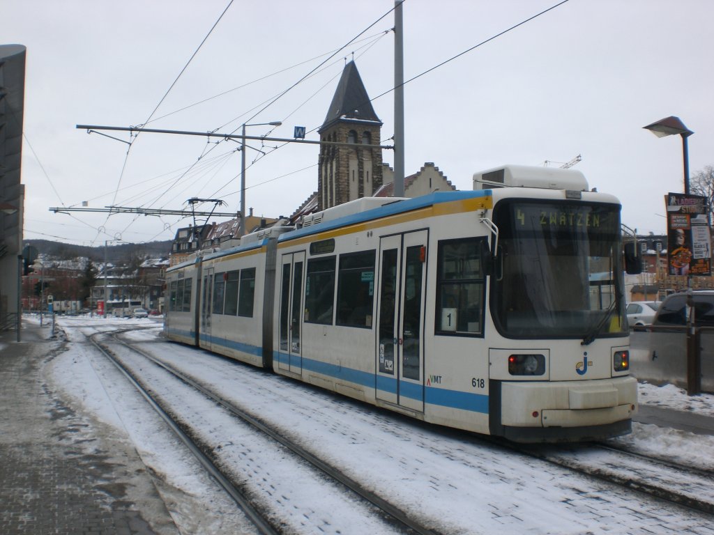 Jena: Straenbahnlinie 4 nach Zwtzen Schleife am Paradiesbahnhof.(28.1.2010)