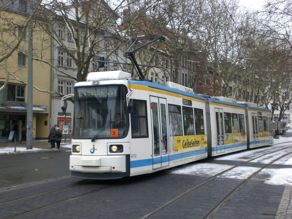 Jena: Straenbahnlinie 5 nach Lobeda-Ost an der Haltestelle Stadtzentrum.(28.1.2010)
