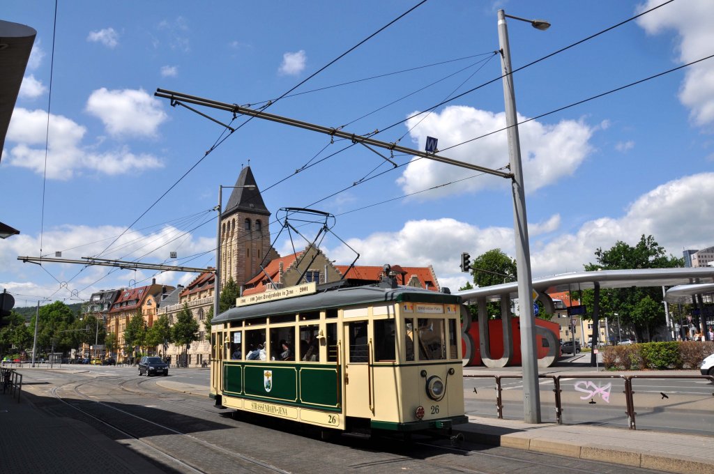 Jenaer Stra�enbahnwagen 26 an der Haltestelle  Paradiesbahnhof  zum 111 J�hrigem Jubil�um von  JeNah  am 02.06.2012.