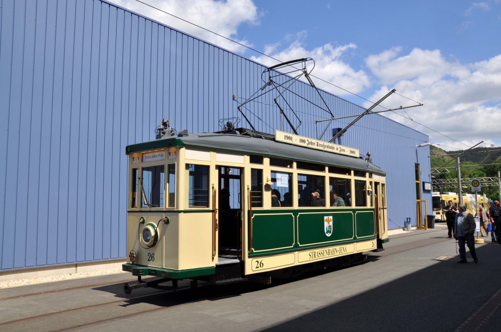 Jenaer Stra�enbahnwagen 26 im Betriebshof Burgau zum 111 J�hrigem Jubil�um von  JeNah  am 02.06.2012.