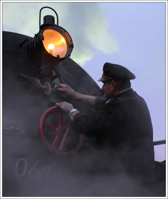 (Jesenice 10.11.2012) Whrend Rudi sich noch um die Borsig kmmert…… 

