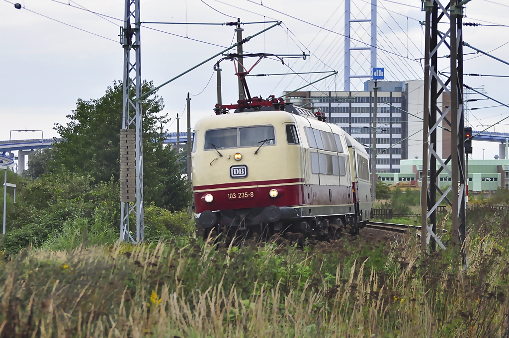 Job erledigt und R�ckzug, 103 235 kommt wieder von Binz mit dem Leerpark nach Stralsund am 19.09.2010