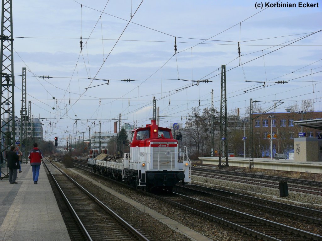 Johanna 01, mit Schutt der bei der Renovierung des Bahnhof Pasing angefallen ist, fhrt richtung Mnchen Ost, 20.03.2010