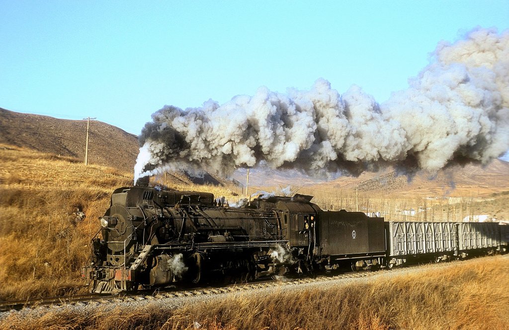 JS 6243  Steinbruchbahn Huludao  bei Yetun  25.12.03