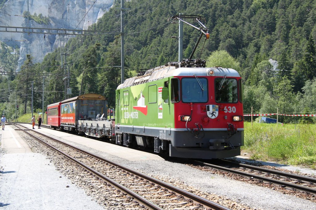 Jubilum,100 Jahre Chur-Disentis. Jubilok  Ge 4/4II 630 mit einem Kurzzug in der Station Versam/Safien.16.06.12