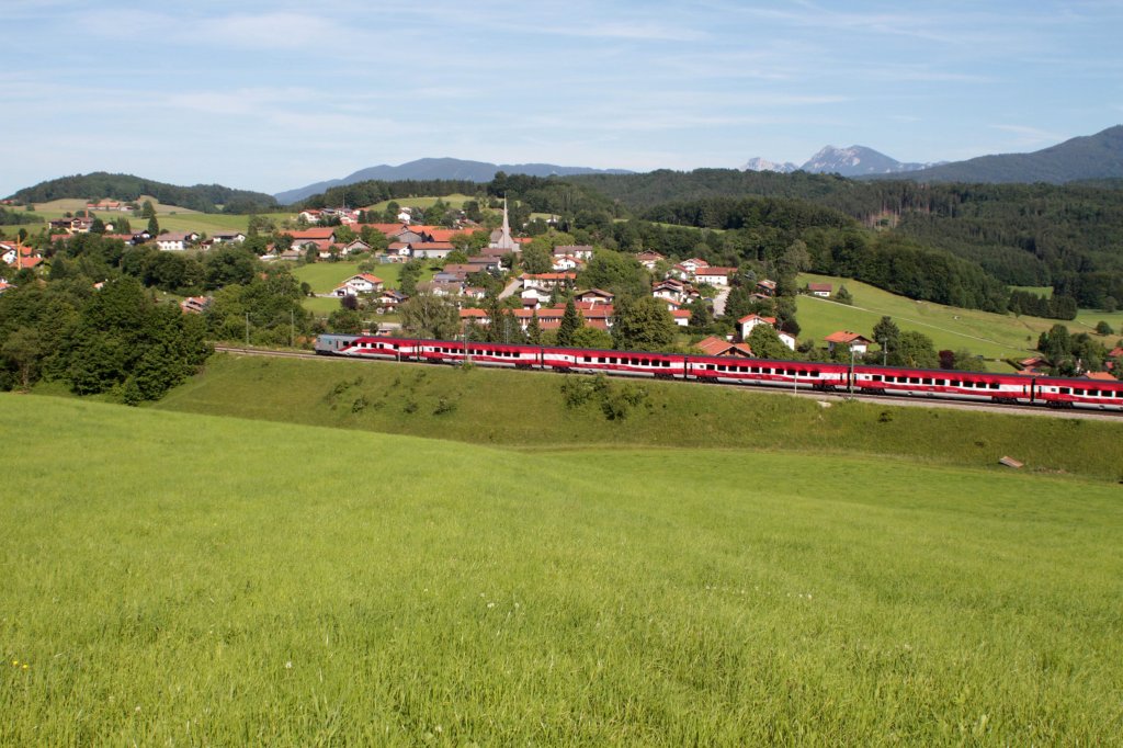 Jubilumszug 175 Jahre Eisenbahn in sterreich auf dem Weg als Korridorzug nach Salzburg mit Steuerwagen vorraus, aufgenommen am 15.06.2012 bei Bergen Obb.