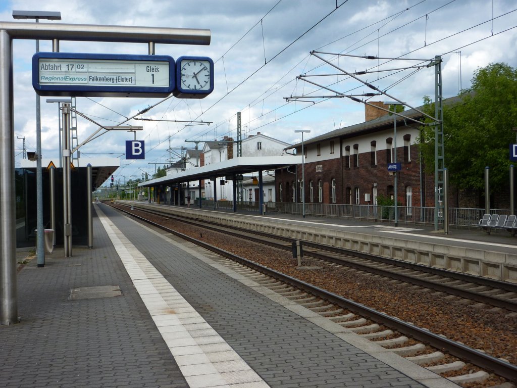 Jterbog, Bahnhof an der Anhalter Bahn (KBS 204, 250 und 209.33), Bahnsteigen und Bahnhofsgebude(19.06.2010)