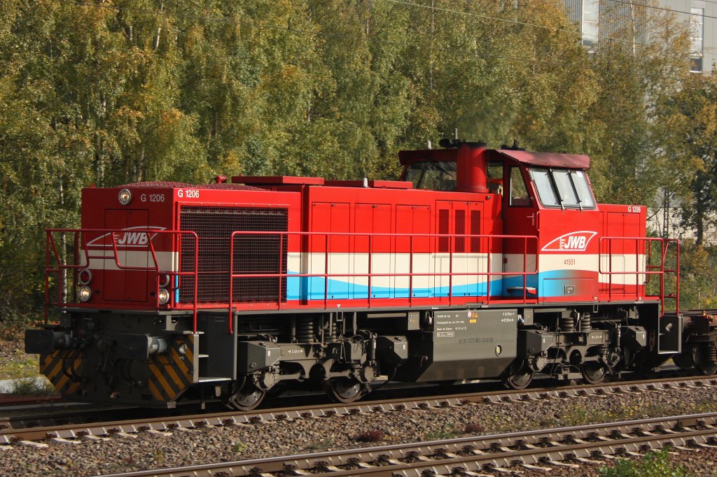 JWB/EVB 415 51 am 25.10.11 bei der Durchfahrt durch Hamburg-Unterelbe.