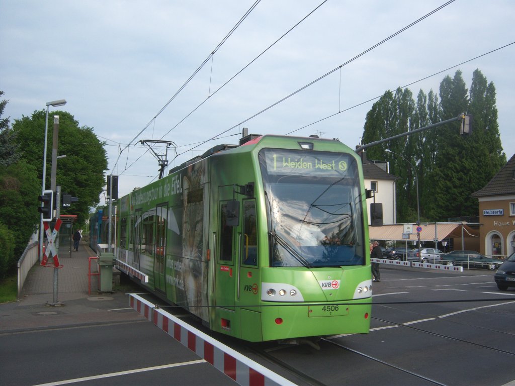 K-4500 auf der Linie 1 in Doppeltraktion an der Haltestelle Refrat
