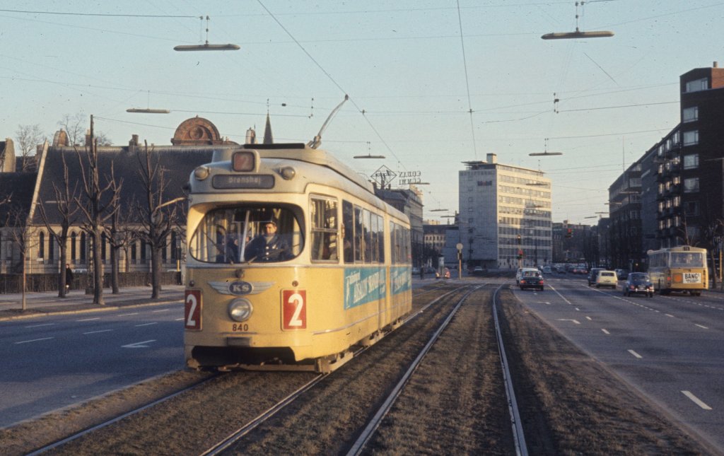 København / Kopenhagen Københavns Sporveje (KS) SL 2 (DÜWAG/Kiepe-GT6 840) Gyldenløvesgade im Februar 1969. - Scan eines Diapositivs. Film: AGFA CT 18.