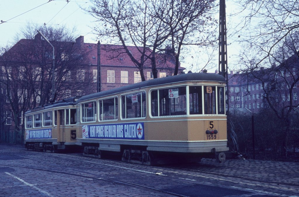 København / Kopenhagen Københavns Sporveje (KS) SL 5 (Bw 1559) im November 1968. Die HVZ nähert sich, der Zug ist zur Abfahrt vom Betriebsbahnhof Sundby bereit. - Scan eines Diapositivs. 