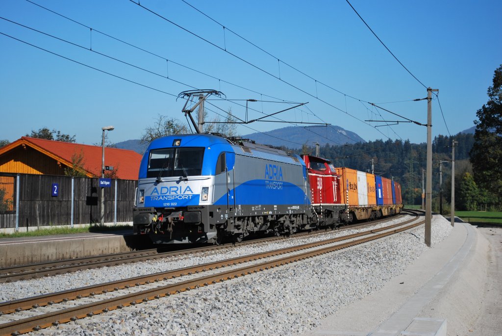  Kaindl-Zug  am 12.10.2010 bei der Durchfahrt durch Bad Vigaun bei Hallein.