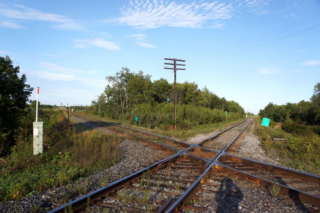 Kanada / Qubec: Schienenkreuzung in der Nhe von Saint-Marc-des-Carrires, einer kleinen Stadt am Westufer des Sankt-Lorenz-Stroms. Aufgenommen im August 2012.