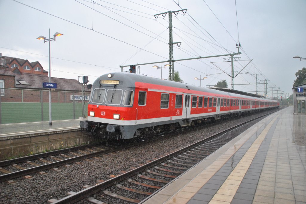 Karlsruher Steuerwagen am Gleis 2 in Lehrte. (02.September `10)