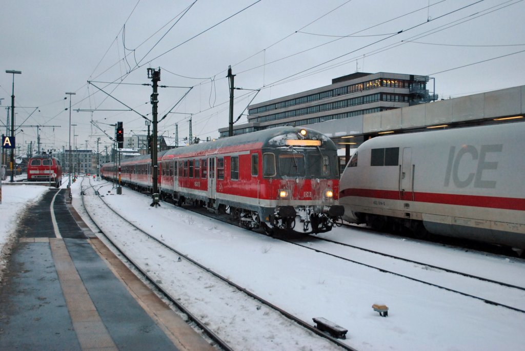 Karlsruher Steuerwagen, fhrt am 17.12.2011. in Hannover HBF ein.