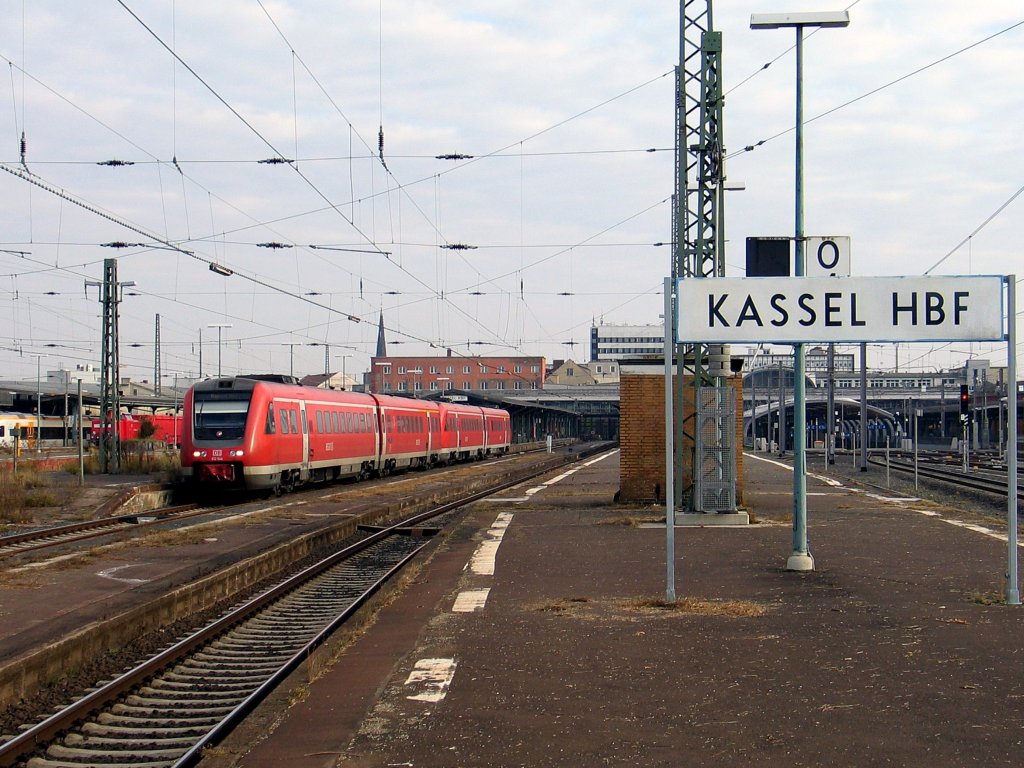 Kassel Hbf, rechts sieht man den Ein- und Ausfahrtbereich der Regiotrams (19.11.2011).