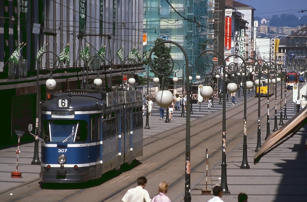 Kassel Tw 307 in der Oberen K�nigstra�e, 07.08.1988.