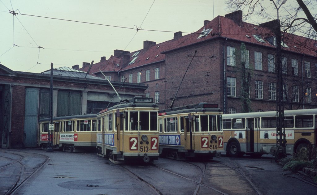 K�benhavn / Kopenhagen K�benhavns Sporveje SL 2 (Tw 513 / Tw 514) Sundby remise (Betriebsbahnhof Sundby)im Oktober 1969.