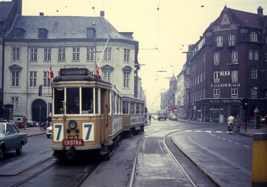 K�benhavn / Kopenhagen KS SL 7 (Grossraumtriebwagen 617) Gothersgade / Kronprinsessegade am 8. Mai 1969.