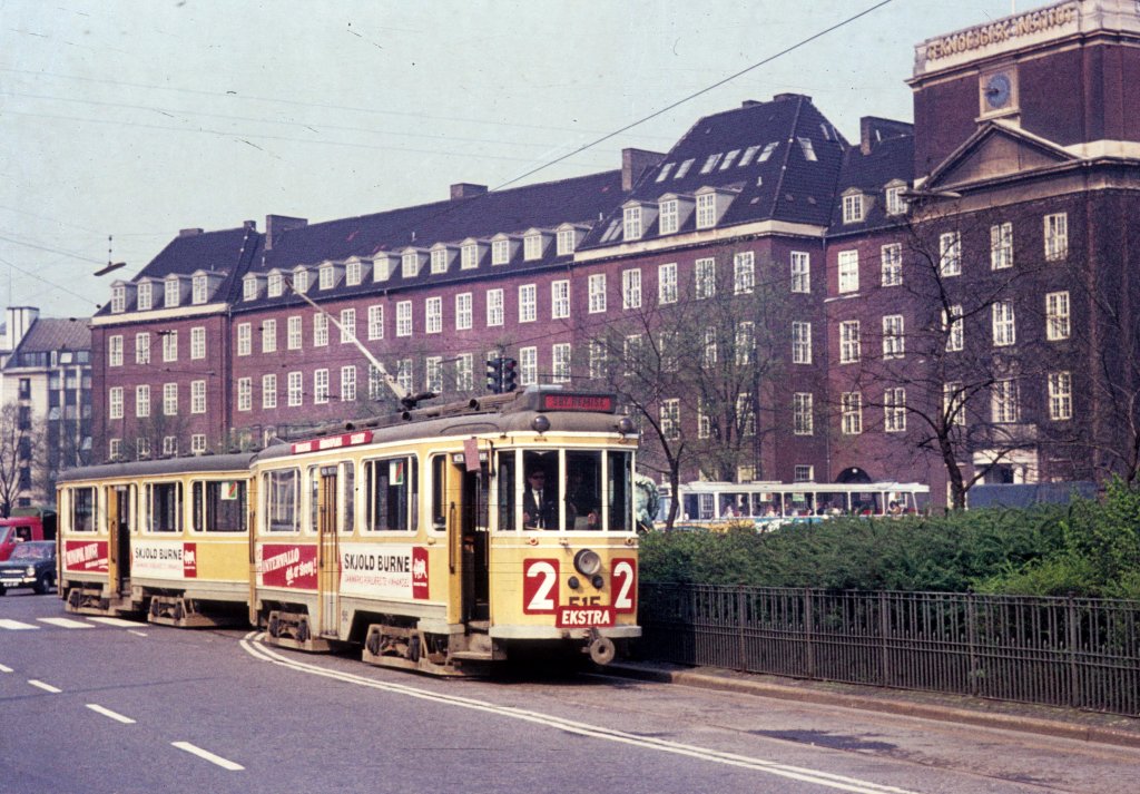 Kbenhavn / Kopenhagen KS SL 2 (Grossraumtriebwagen 515) Jarmers Plads am 9. Mai 1969.