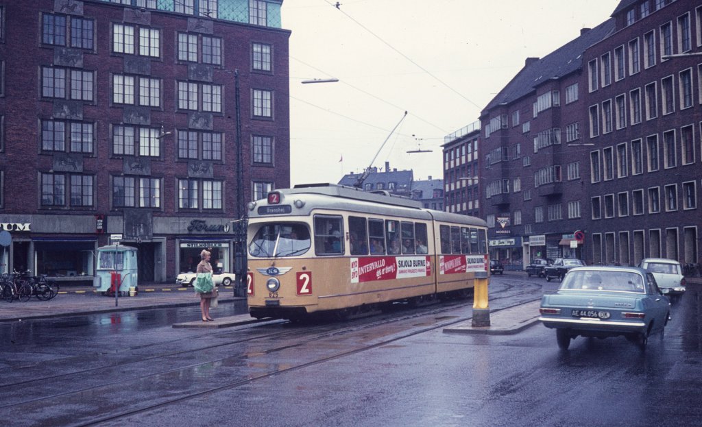 K�benhavn / Kopenhagen KS SL 2 (D�wag-GT6 825) Rosen�rns All� / Julius Thomsens Gade (Radiohuset / Forum) im Juni 1969.
