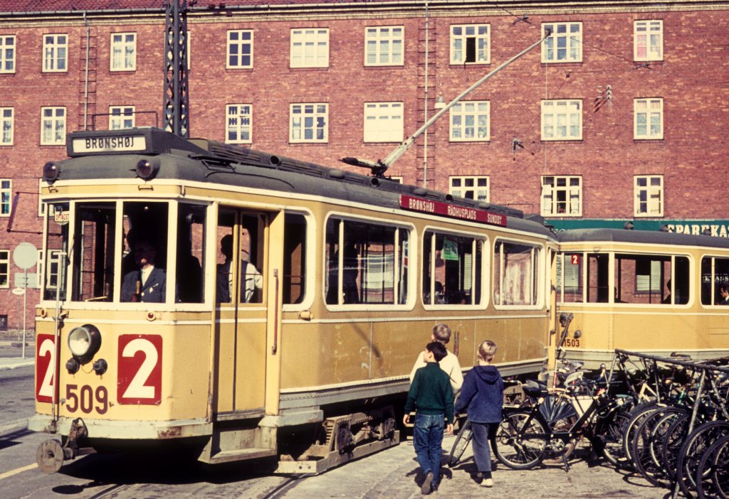 Kbenhavn / Kopenhagen KS SL 2 (Tw 509 + Bw 1503) Sundbyvester Plads am 28. September 1969.