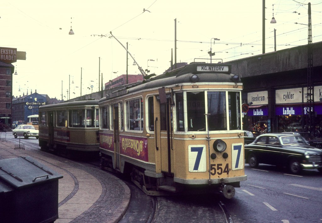 Kbenhavn / Kopenhagen KS SL 7 (Tw 554) Nrrebro station (: S-Bf Nrrebro) am 14. Oktober 1969.