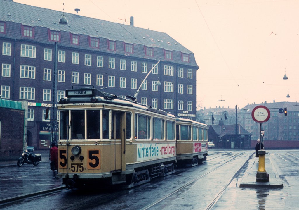Kbenhavn / Kopenhagen KS SL 5 (Grossraumtriebwagen 575) Amager Boulevard / Amagerbrogade am 17. Mrz 1970. - Der Triebwagen befindet sich heute in der Sammlung des Dnischen Strassenbahnmuseums.