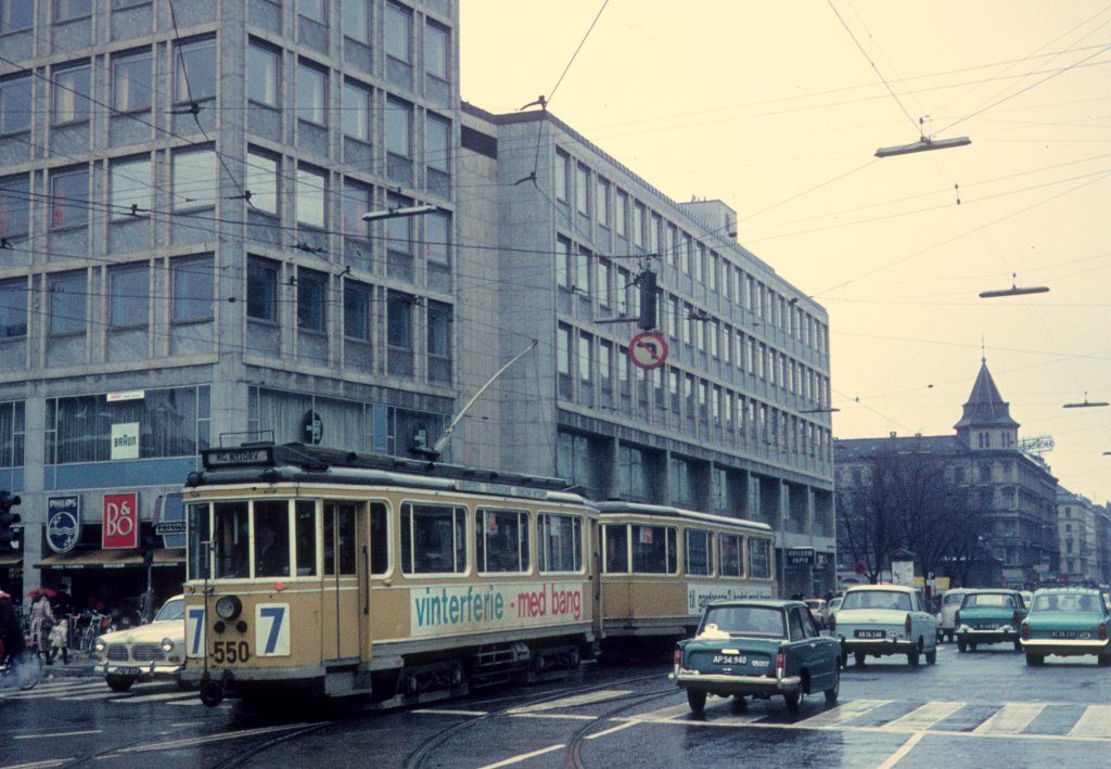 Kbenhavn / Kopenhagen KS SL 7 (Grossraumtriebwagen 550) Frederiksborggade / Nrre Voldgade im April 1970.
