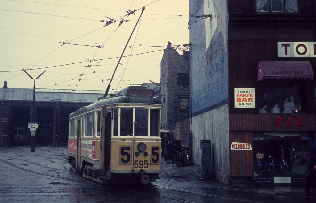 K�benhavn / Kopenhagen SL 5 (Tw 595) N�rrebrogade / N�rrebro remise (: Betriebshof) am 25. April 1970.