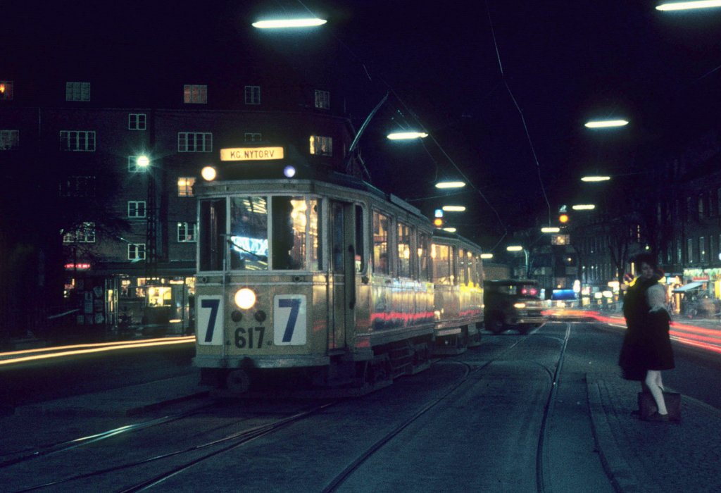K�benhavn / Kopenhagen SL 7 (Grossraumtriebwagem 617) Frederikssundsvej / Br�nsh�j Torv im Dezember 1968.