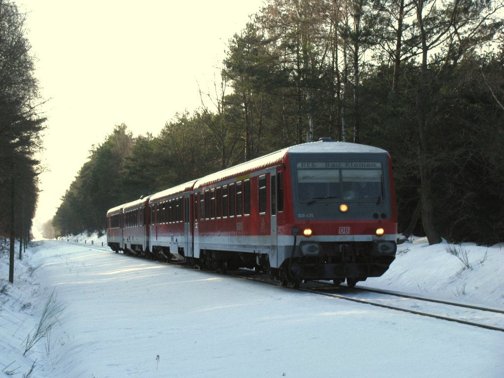 KBS 175; Triebwagen BR 928-628 435 und 928-628 659 der  DB AG  als Regionalexpress 5315 nach Grevesmhlen, Bad Kleinen, Gstrow, Neubrandenburg und Stettin, 21.02.2010