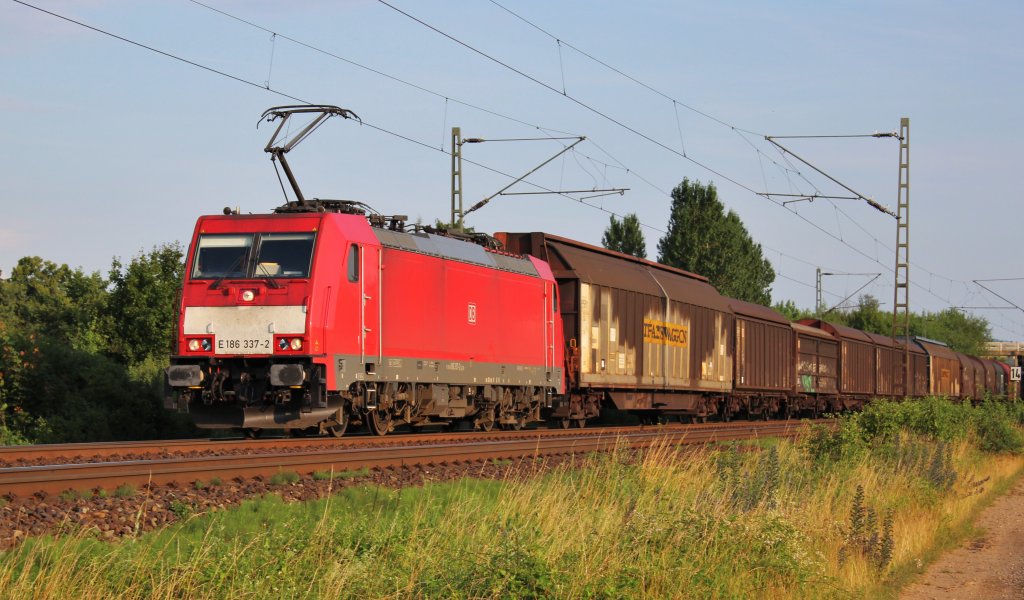 KBS 350 bei Burgstemmen am 04.07.2012 - E186 337 mit EZ5228x Kassel Rbf nach Seelze Rbf.