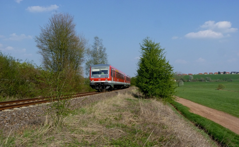 KBS 681 bei Lebach - Saar - 

Am sonnigen 20.04.2010 erreicht 628 582 aus Eppelborn kommend gleich den ehemaligen Bahnknoten Lebach.