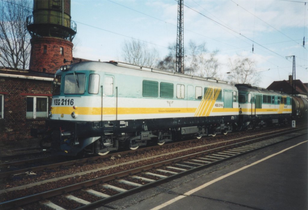 KEG 2116 und KEG 2119 - mit Kesselwagen in Grokorbetha (Frhjahr 2003).
