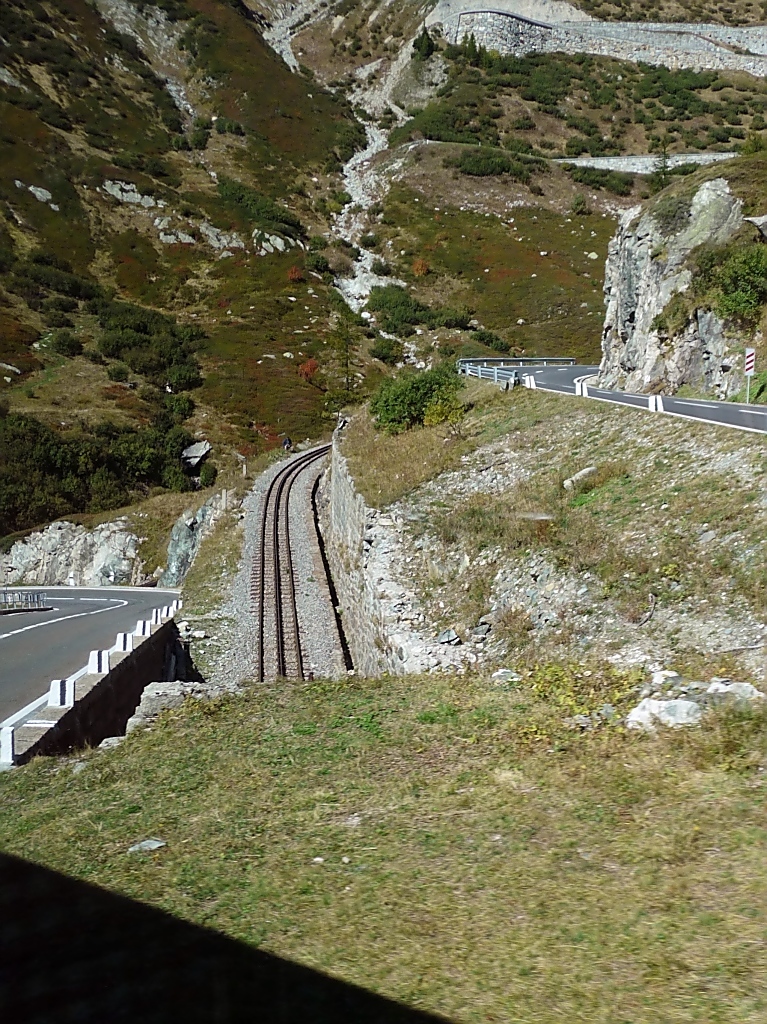 Kehrtunnelausfahrt der DFB kurz vor Gletsch, 2.10.11
