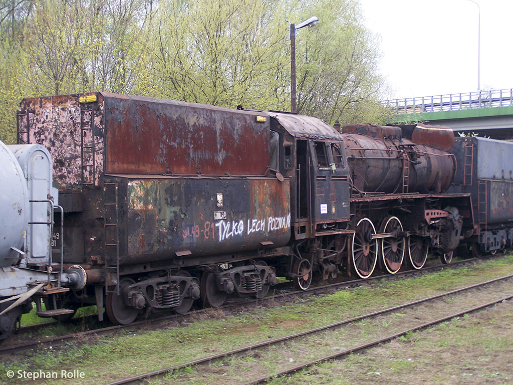 Kein schner Anblick, aber gehrt meines Erachtens dazu: Ol 49 xx am 27.04.2013 in Wolsztyn (Fotoposition: Waggon des Sonderzugs)