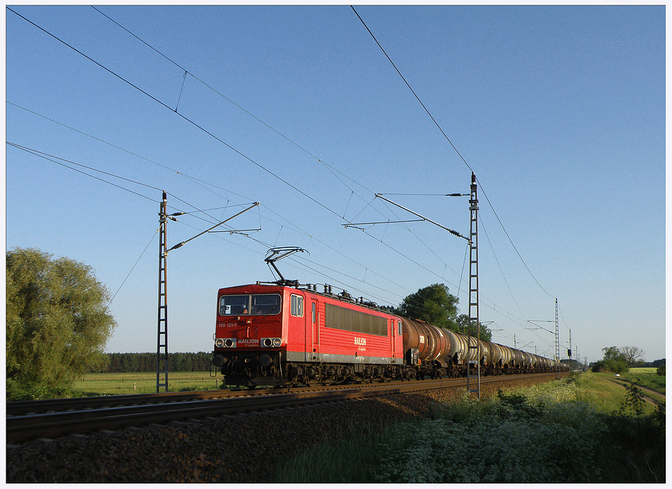 Kesselwagenzug Richtung Berlin bei Waldrehna, 2010