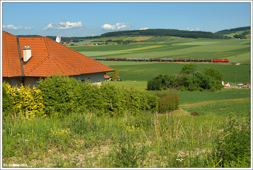 Kesselwagenzug Richtung Wien bei Ollersbach, 7.6.2011