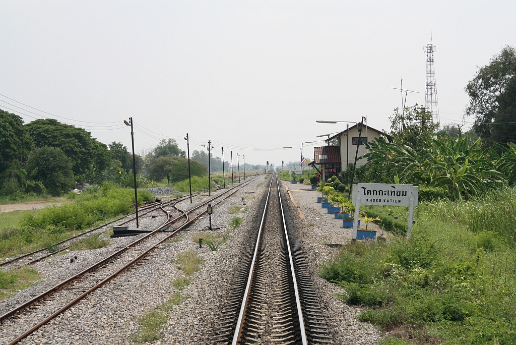 Khoke Katiem Station, Blickrichtung Bangkok, am 13.März 2012.

